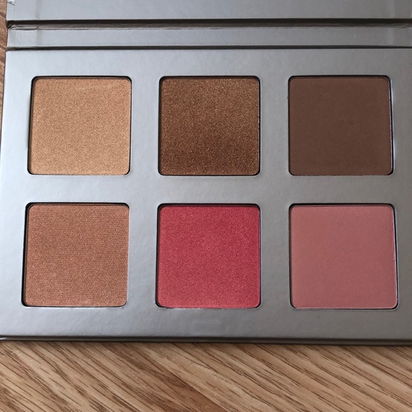 Iconic London Blaze Chaser Face Palette New! - Picture 1 of 3